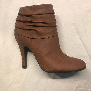 Fiona boots never worn size 11